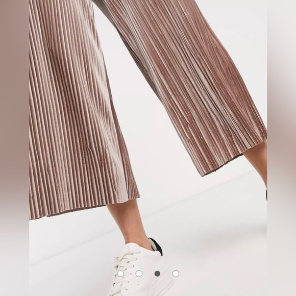 ASOS DESIGN velvet plisse culotte trouser in light pink - Picture 4 of 4